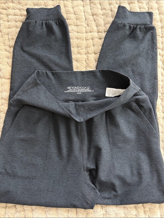 Beyond Yoga Pants - Beyond Yoga Charcoal Gray High-Rise Jogger Pants MED-26” inseam